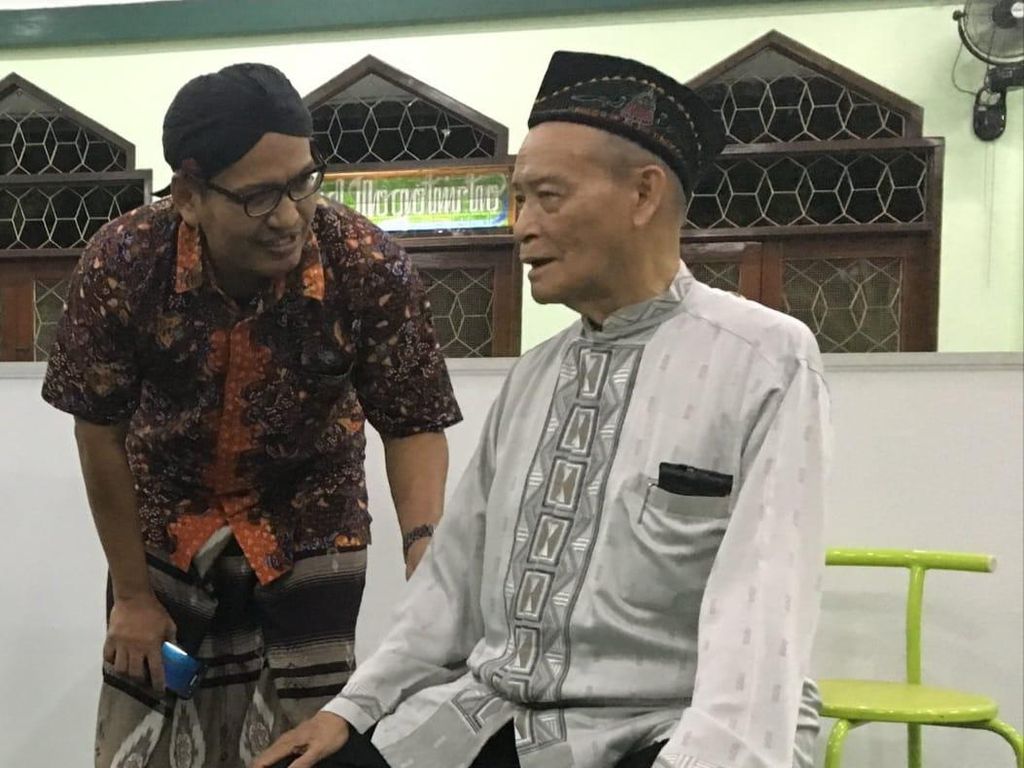 Buya Syafii Maarif dan Tongseng Persatuan NU-Muhammadiyah Buya Syafii Maarif dan Tongseng Persatuan NU-Muhammadiyah