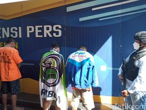 Dua Anggota Geng Motor Sadis Ditangkap Polisi di Cirebon Dua Anggota Geng Motor Sadis Ditangkap Polisi di Cirebon