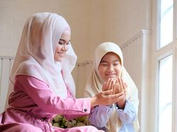 Ibu Sosok Mulia, Ayat Al-Quran Jelaskan Kedudukan Istimewa Ibu