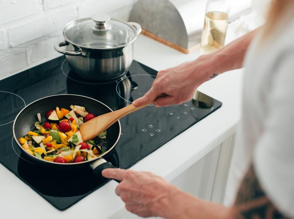 Memasak di Rumah Bisa Turunkan Risiko Hipertensi, Ini Penjelasannya Memasak di Rumah Bisa Turunkan Risiko Hipertensi, Ini Penjelasannya