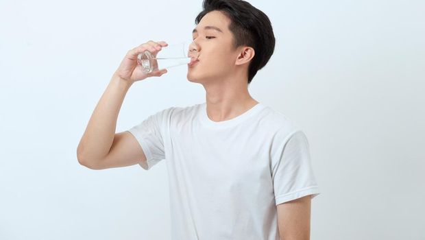 Ilustrasi Minum Air Putih
