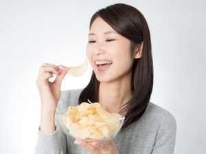 Amankah Konsumsi Makanan Asin Tinggi Garam Selagi Masih Muda?