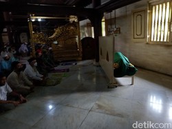 Momen Jenazah Buya Syafii Maarif Tiba di Masjid Gede Kauman