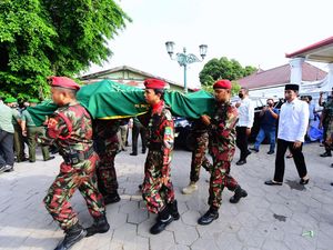 Jokowi Lepas Jenazah Buya Syafii Jokowi Lepas Jenazah Buya Syafii