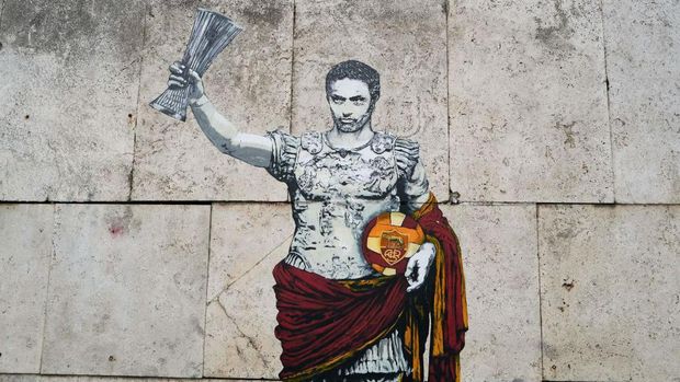 TOPSHOT - This photograph taken on May 26, 2022 shows a painting of artist Harry Greb, depicting Roma's Portuguese head coach Jose Mourinho, who led the team to the victory in UEFA Europa Conference League, in central Rome. - - RESTRICTED TO EDITORIAL USE - MANDATORY MENTION OF THE ARTIST UPON PUBLICATION - TO ILLUSTRATE THE EVENT AS SPECIFIED IN THE CAPTION (Photo by Andreas SOLARO / AFP) / RESTRICTED TO EDITORIAL USE - MANDATORY MENTION OF THE ARTIST UPON PUBLICATION - TO ILLUSTRATE THE EVENT AS SPECIFIED IN THE CAPTION / RESTRICTED TO EDITORIAL USE - MANDATORY MENTION OF THE ARTIST UPON PUBLICATION - TO ILLUSTRATE THE EVENT AS SPECIFIED IN THE CAPTION (Photo by ANDREAS SOLARO/AFP via Getty Images)