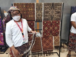 Harga Tenun Gringsing Made In Bali Tembus Ratusan Juta, Ini yang Bikin Mahal