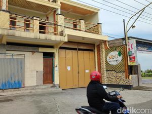 Bantahan Pemilik Karaoke di Kediri soal Striptis Bantahan Pemilik Karaoke di Kediri soal Striptis