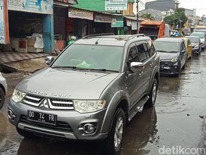 Jalan Antang Makassar Rusak, Langganan Macet Saat Jam Pulang Kerja