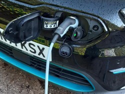 Pemilik Kendaraan Listrik Diusulkan Dapat Gratis Tambah Daya