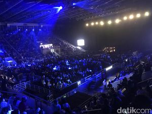 Glenn Fredly Hadir di Konser, Rossa Nangis Nyanyikan Sekali Ini Saja Glenn Fredly Hadir di Konser, Rossa Nangis Nyanyikan Sekali Ini Saja