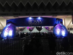 Fans Padati Konser 25 Tahun Rossa
