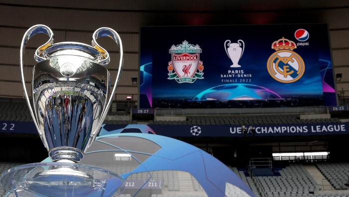 PARIS, FRANCE - MAY 26: The UEFA Champions League Trophy is displayed in front of the scoreboard ahead of the UEFA Champions League final match between Liverpool FC and Real Madrid at Stade de France on May 26, 2022 in Paris, France. (Photo by Alexander Hassenstein - UEFA/UEFA via Getty Images)