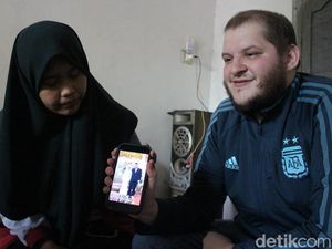 Pernikahan Bule AS-Mahasiswi Jombang Sempat Jadi Rasan-rasan Tetangga Pernikahan Bule AS-Mahasiswi Jombang Sempat Jadi Rasan-rasan Tetangga