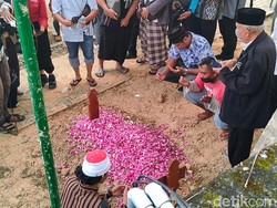 Suasana Duka Selimuti Proses Pemakaman Buya Syafii di Kulon Progo