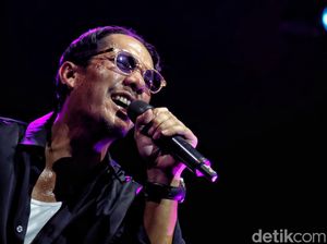Nyanyi Bareng Maliq & Dessential di BNI Java Jazz Nyanyi Bareng Maliq & Dessential di BNI Java Jazz