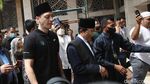 Mesut Oezil Pensiun, Intip Lagi Momennya Salat di Masjid Istiqlal