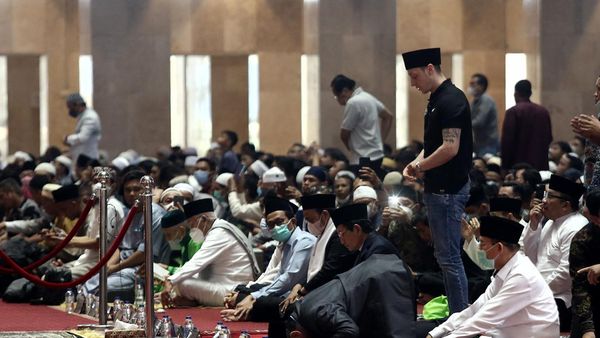 5 Momen Mesut Ozil Tiba di Masjid Istiqlal untuk Salat Jumat