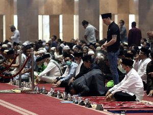 5 Momen Mesut Ozil Tiba di Masjid Istiqlal untuk Salat Jumat