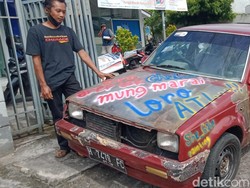 Curi Perhatian, Mobil Tua di Klaten Dicoreti Kalimat Nyleneh dengan Cat