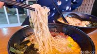 Kedai Nyempil di SCBD Ini Punya Smoked Paitan Ramen Enak