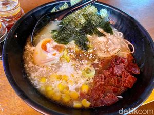 Oishii! Hidden Gem di SCBD Ini Punya Ramen Topping Smoked Beef dan Butter Oishii! Hidden Gem di SCBD Ini Punya Ramen Topping Smoked Beef dan Butter