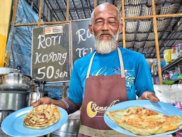 Selama 21 Tahun, Kakek Ini Tetap Jualan Roti Canai Seharga Rp 1.600