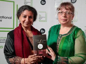 Novel Laris Karya Penulis India Ini Akhirnya Mendarat di AS Novel Laris Karya Penulis India Ini Akhirnya Mendarat di AS