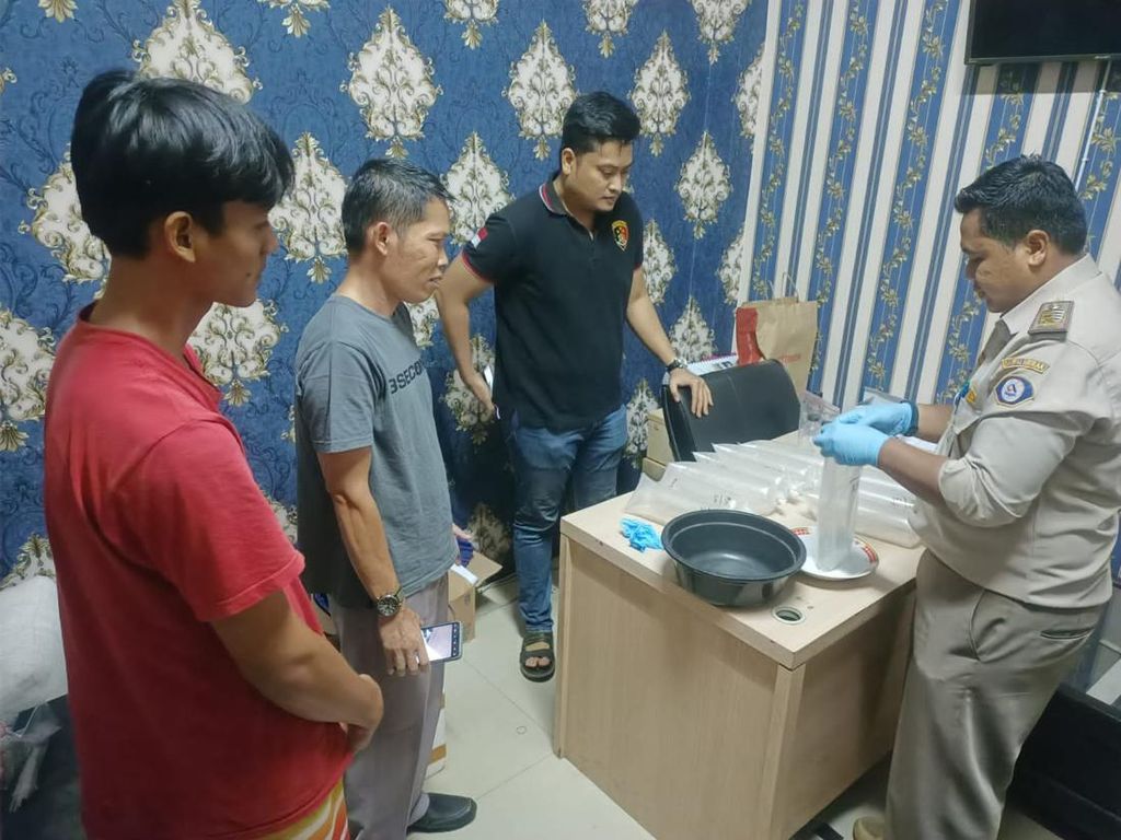 Polisi Gagalkan Penyelundupan Benur Rp 16 Juta di Lebak, 3 Kurir Ditangkap Polisi Gagalkan Penyelundupan Benur Rp 16 Juta di Lebak, 3 Kurir Ditangkap