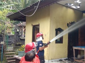 Diduga Korsleting, Bale Gede Warga Samsam Terbakar-Rugi Rp20 Juta Diduga Korsleting, Bale Gede Warga Samsam Terbakar-Rugi Rp20 Juta