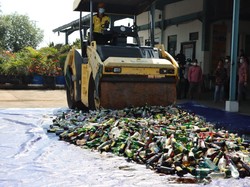 Polres Pelabuhan Tanjung Priok Musnahkan 4.205 Botol Miras Ilegal