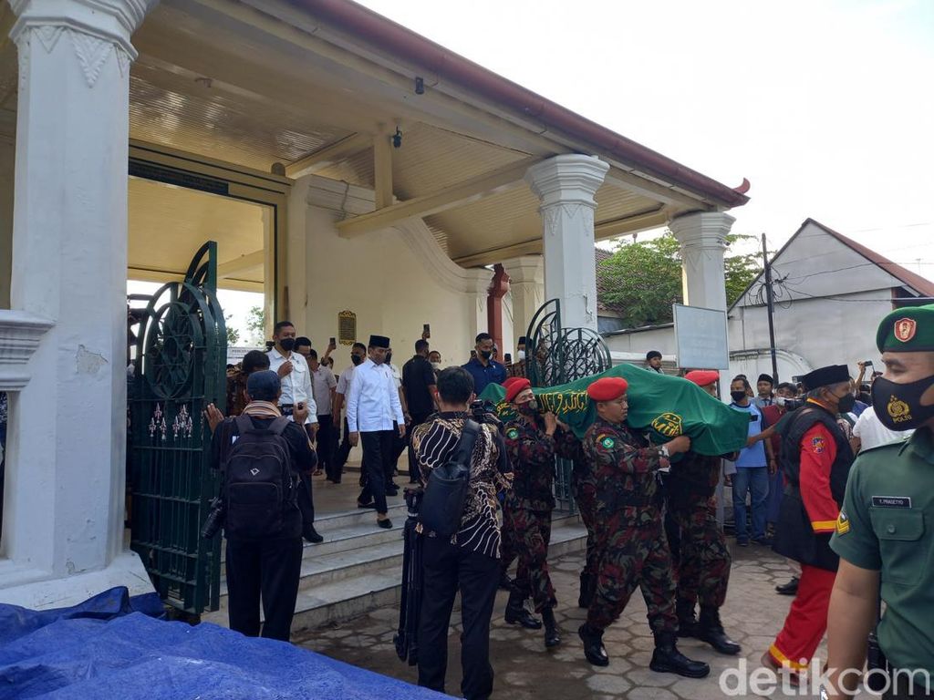Jokowi Lepas Jenazah Buya Syafii dari Masjid Gede: Kita Semua Milik Allah