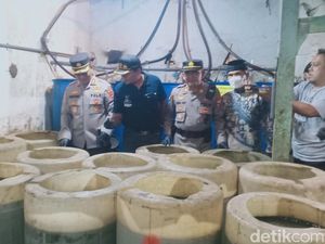 Rumah Produksi Arak Jowo di Madiun Digerebek, 5 Orang Diamankan