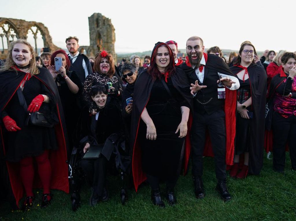Ribuan Vampir Berkumpul untuk Pecahkan Rekor