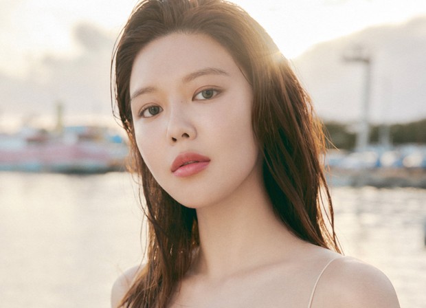 Soo Young putuskan keluar dari SM Entertainment untuk mengembangkan kariernya di bidang akting namun tegaskan bahwa dirinya masih bagian dari SNSD.