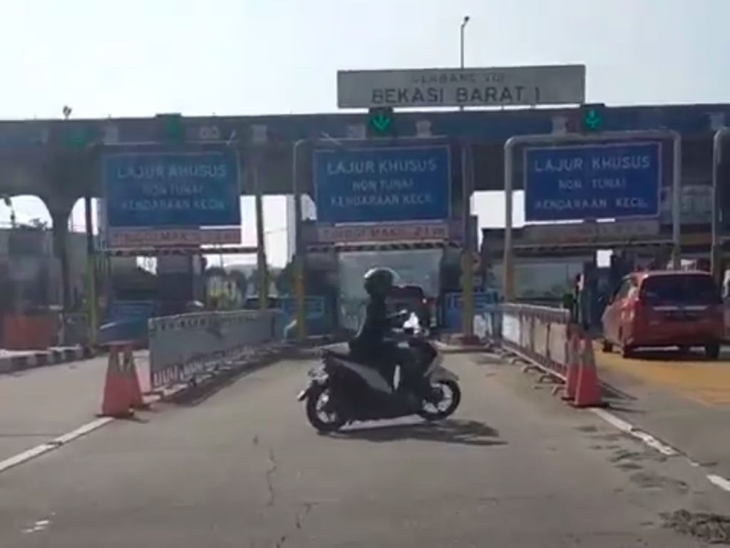 Viral Pemotor Masuk Tol hingga Dicegat Petugas di GT Bekasi Barat
