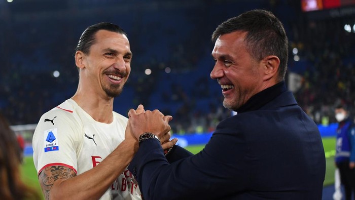 ROME, ITALY - OCTOBER 31:  Zlatan Ibrahimovic and Paolo Maldini  of AC Milan celebrate the win at the end of the Serie A match between AS Roma and AC Milan at Stadio Olimpico on October 31, 2021 in Rome, Italy. (Photo by Claudio Villa/AC Milan via Getty Images)
