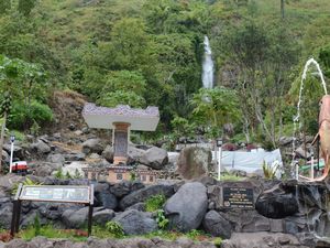 3 Air Terjun Danau Toba di Baktiraja yang Harus Anda Kunjungi 3 Air Terjun Danau Toba di Baktiraja yang Harus Anda Kunjungi