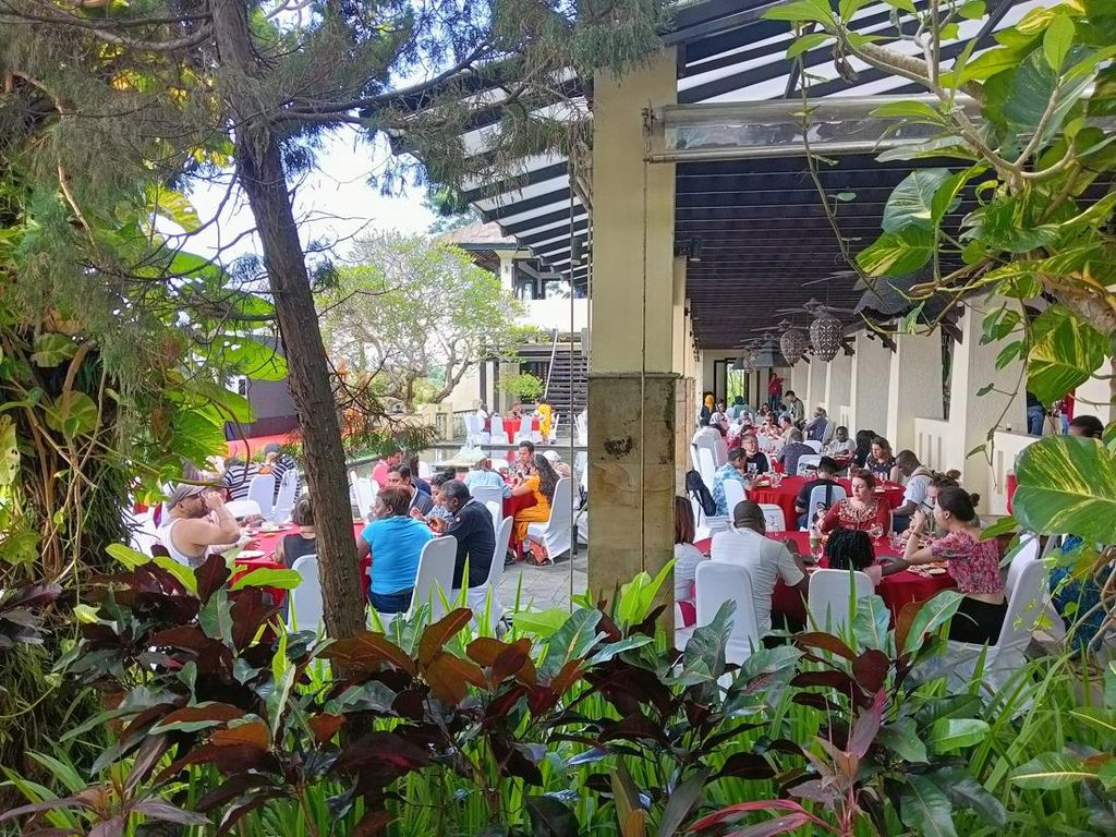 200 Delegasi GPDRR Makan Siang-Menonton Tarian Bali di GWK