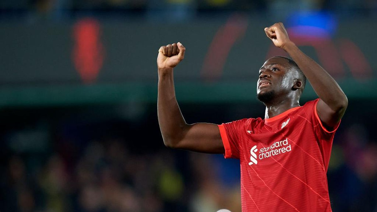 Ibrahima Konate diragukan tampil saat Liverpool vs Manchester City. (Foto: Getty Images)