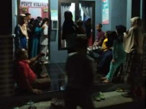 Polisi Ambil Sampel Sisa Makanan Penyebab Warga Bojonegoro Keracunan Polisi Ambil Sampel Sisa Makanan Penyebab Warga Bojonegoro Keracunan