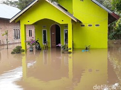 Warga Korban Banjir di Pinrang Kesulitan Air Bersih