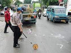 Motor di Bogor Tabrak Angkot Usai Gagal Nyalip Truk, Penumpang Tewas