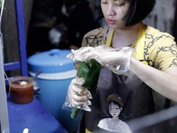 Putus Cinta, Mantan Personel JKT48 Banting Setir Jualan Nasi Bakar