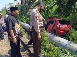 Mobil Tertabrak KA di Lamongan, Korban Patah Tulang