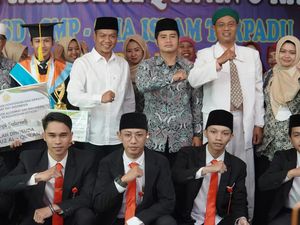 Bupati Bandung Siapkan Beasiswa Kuliah bagi Santri Penghafal Al-Quran