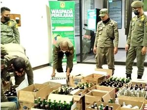 Satpol PP Kabupaten Bogor Sita Ratusan Botol Miras, Toko Penjual Disegel