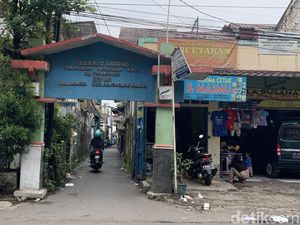 Berburu Baju Anak Murah di Gang Pasantren Bandung, Ibu-ibu Merapat!