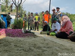Bagai Air Mengalir, Peziarah di Makam Buya Syafii Tak Terputus Sejak Kemarin