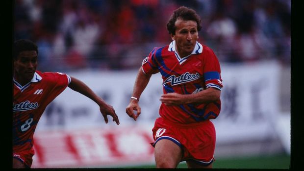 Legenda timnas Brasil, Arthur Antunes Coimbra atau lebih sering dipanggil Zico, semasa berseragam Kashima Antlers di Liga Jepang.