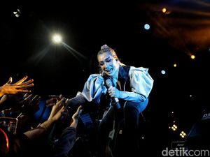 Aksi Reza Artamevia Meriahkan BNI Java Jazz Festival